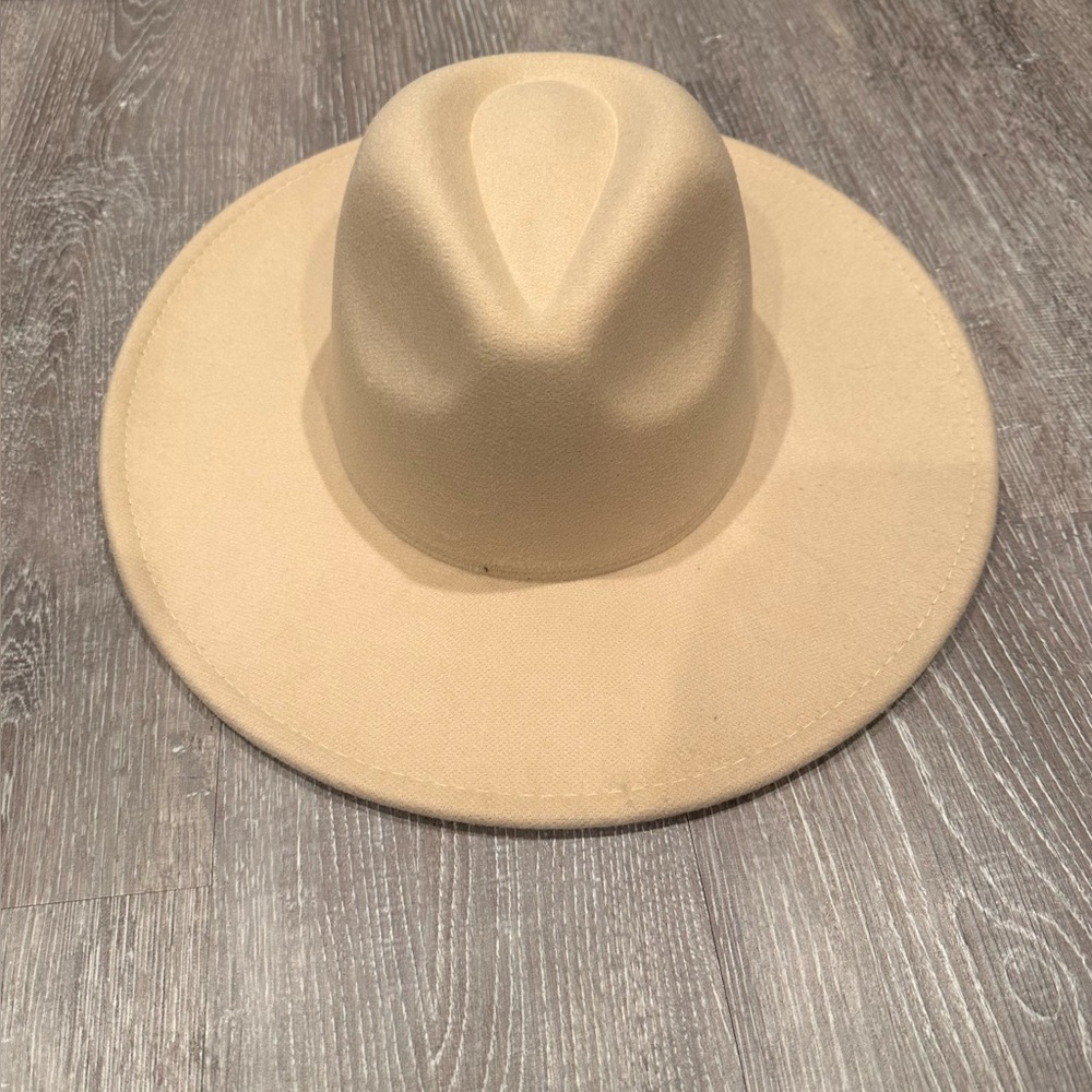 Flat brim hat - image 1